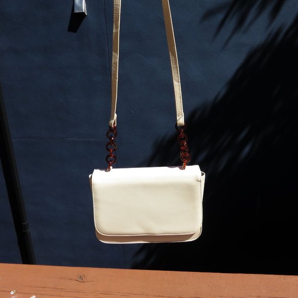 White Handbag with Amber Chainlink Strap - Picture 6 of 8